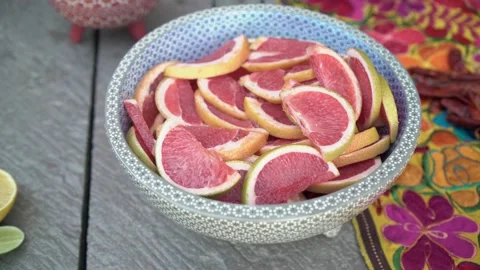 Grapefruit sliced in a plate Vídeo Stock 191290798