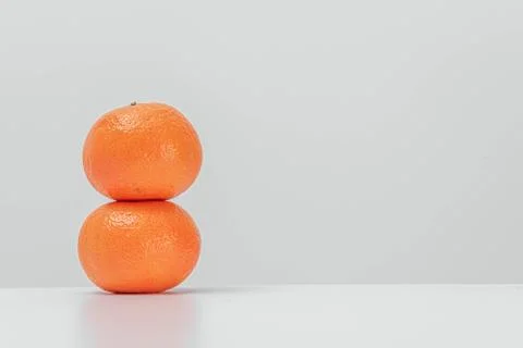 Grapefruit on table with space for text Foto stock