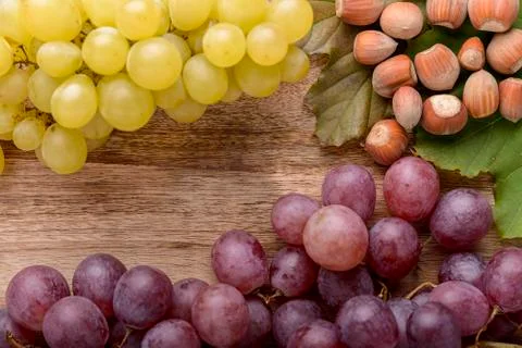 Grapes and hazelnut Fotos Stock