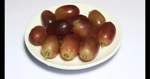 Grapes on a plate Video stock 293086994