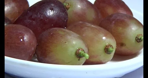 Grapes on a plate Video stock 293088903