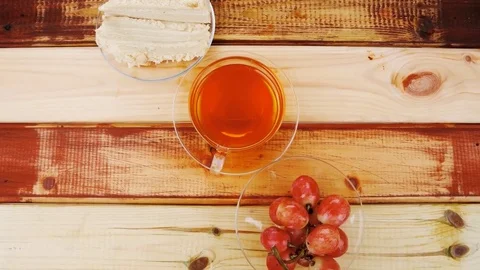 Grapes with tea and cake Vídeos de archivo 78742013