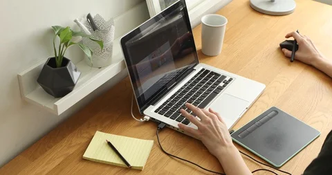 Graphic designer at work with digital tablet Stock-Footage 129525266