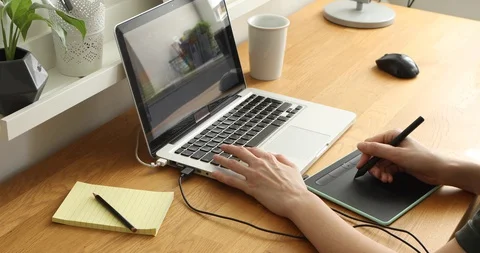  Graphic designer at work from home Stock-Footage 129524818