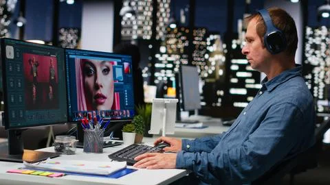 Graphic developer working with photo editing software at the office Foto stock