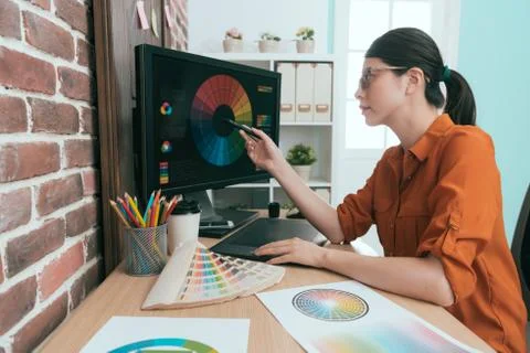 Graphic worker using digital pad pen pointing Stockfoto's