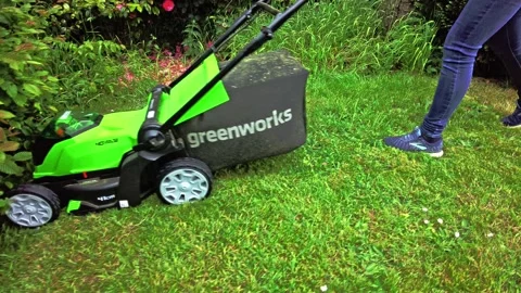 Grass cutting Video stock 195803080