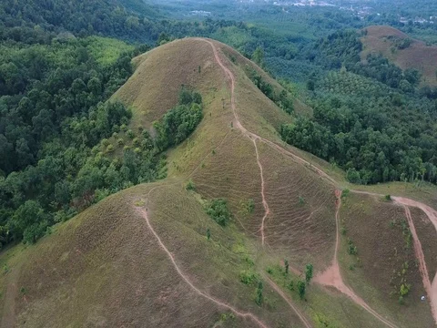 Grass Mountain is called Phu Khao Ya by the locals of Ranong Thailand. Stock Footage 77333396