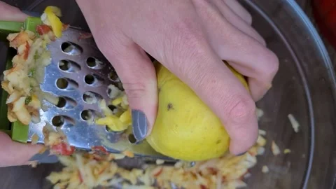 Grate Apple For Cooking Pie 스톡 동영상 171473987