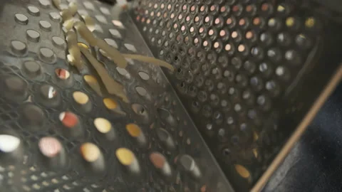 Grate the cheese 스톡 동영상 148174536