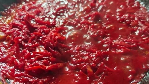 Grated beets in frying pan 스톡 동영상 276501661