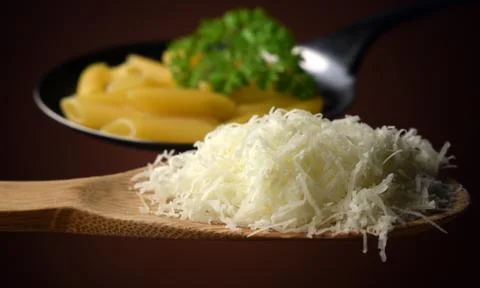 Grated cheese on the spoon Foto stock
