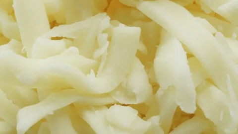Grated mozzarella cheese extreme macro close up with a rotating camera moti.. Vídeo Stock 328594297