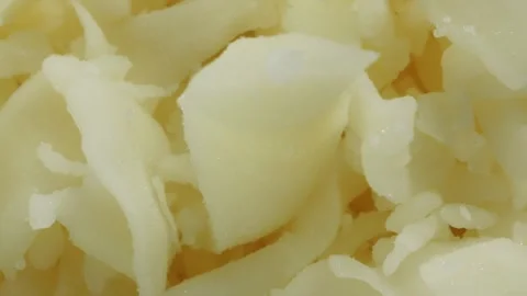 Grated mozzarella cheese extreme macro close up with a rotating camera moti.. Vídeo Stock 328594541