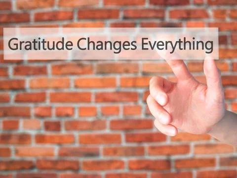 Gratitude Changes Everything - Hand pressing a button on blurred background c Foto stock