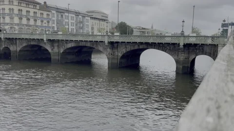 Grattan Bridge, Dublin, Ireland Drone - 4K 库存影片 218959231