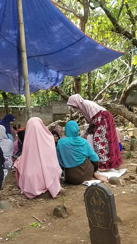 Grave pilgrimage Vidéo 236515835