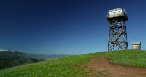Grave Point fire lookout rises above the rim of Hells Canyon Stock Footage 127606795