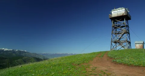 Grave Point fire lookout rises above the rim of Hells Canyon Stock Footage 127643420