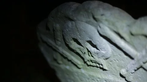 Grave Stone At Night Flash light looking around Vídeos de archivo 62780438