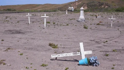 The graves of unknown Mexican immigrant Hispanic farm workers are marked by Stock-Footage 141843492