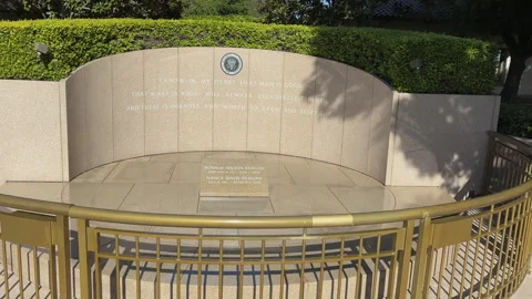 Ronald Reagan Gravesite Nancy Reagan Visits Ronald Reagan's Grave
