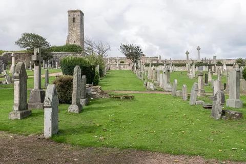 Graveyard and St Rules Tower and the remains of St Andrews Cathedral Foto stock
