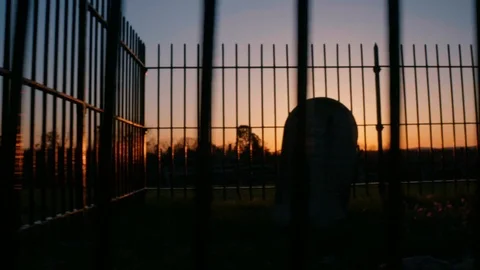 Graveyard in front of historic house at sunset in Manassas Battlefield Stock Footage 88723912