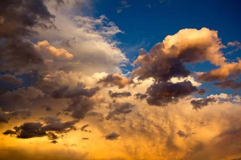 Gray and Yellow Cloudy Sky during Sunset \ Stock Photos