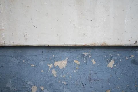Gray-blue wall divided in half with place for text. Foto stock
