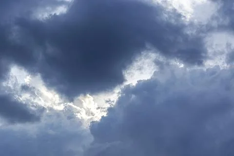 Gray clouds in the blue sky of a summer sunny day Foto stock