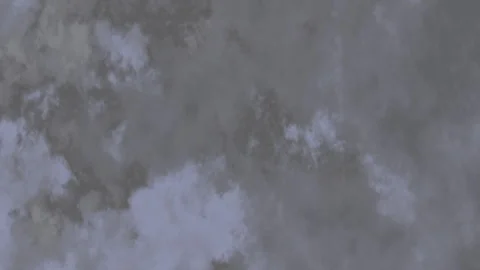 Gray clouds drift across a muted sky 库存影片 333524108