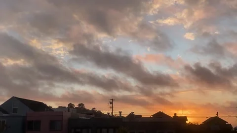 Gray Clouds Flowing In The Evening Sky 스톡 동영상 310013418