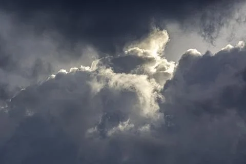 Gray clouds in the rainy sky of a summer day Foto stock