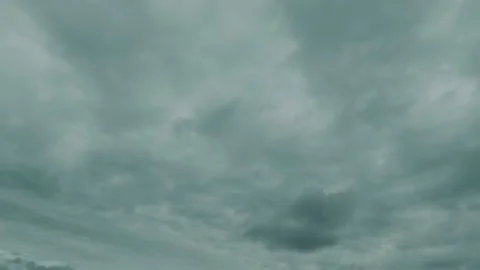 Gray cloudy sky. timelapse. calm, peaceful weather. time lapse clouds rollin Video stock 195884476