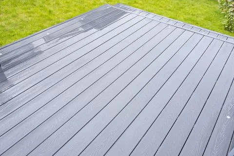 Gray deck planks gleam under sunlight 스톡 사진