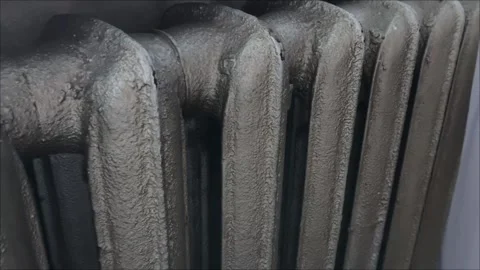 A gray old battery in the room. An old radiator in the house Video stock 313652124