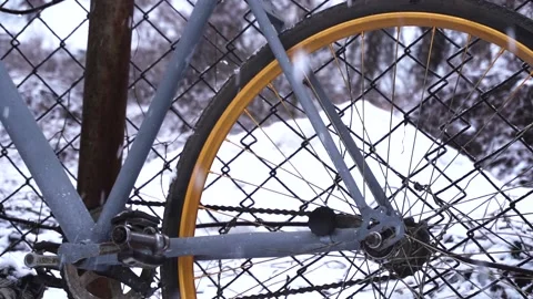 Gray old bicycle in the yard in winter Stock-Footage 229278809