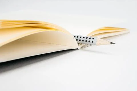 Gray pencil in the yellow notepad Foto stock