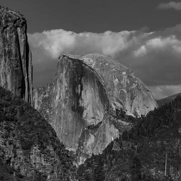 Gray Scale of Half Dome Formation from Yosemite Point 库存照片