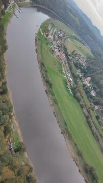 Gray sky clouds sunset landscape, nature green plain autumn evening travel .. Foto stock