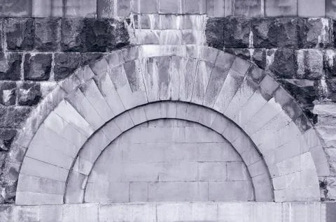 A gray stone backdrop of arched masonry, outdoor 库存照片