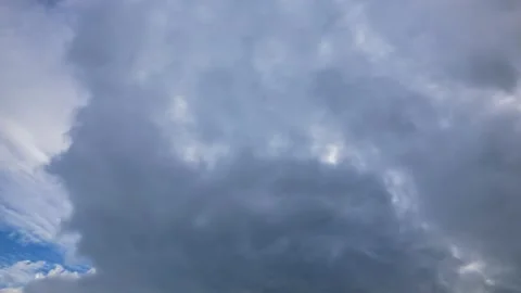 Gray storm clouds, time lapse. Beautiful cloudy sky. Vídeo Stock 166202232