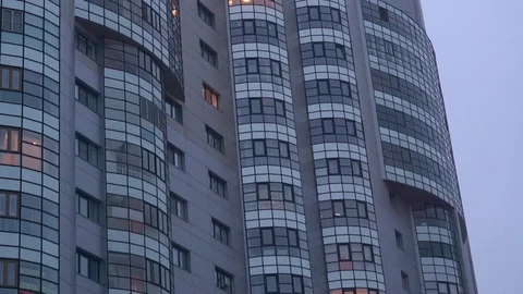 Gray tall building, many windows 库存影片 83367593