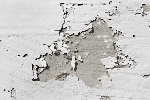 Gray wall with peeling gray paint. Old shabby gray concrete wall with severe Stock-Fotos