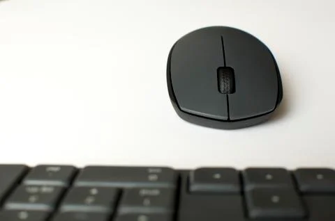 A gray wireless mouse and a keyboard Stock-Fotos