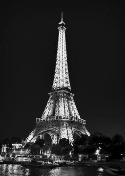 Grayscale of the Eiffel Tower in Paris 스톡 사진