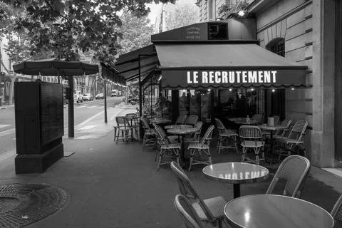 Grayscale shot of a sidewalk cafe in the 7th arrondissement of Paris Stock Photos