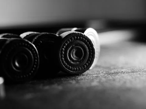 Grayscale studio shot of backgammon pieces Foto stock