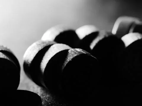 Grayscale studio shot of backgammon pieces Foto stock